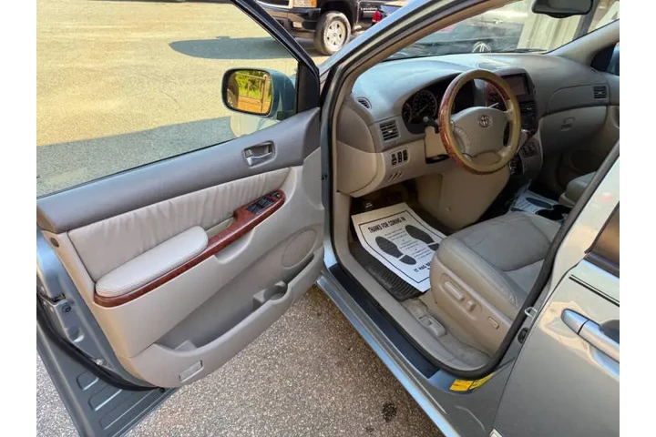 $7999 : 2005 Sienna XLE Limited 7 Pas image 8