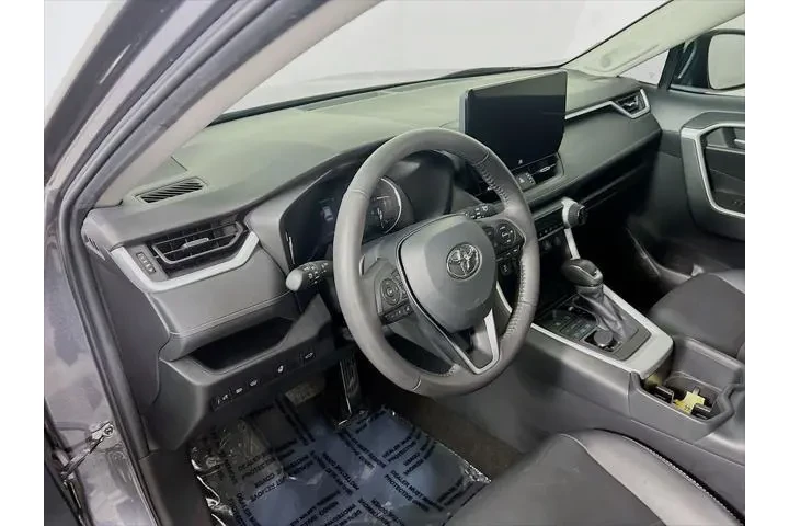 $31705 : Toyota RAV4 2023 AWD XLE Pre image 8
