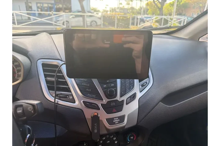 $3000 : Ford Fiesta 2013 SE 4dr Hatc image 7