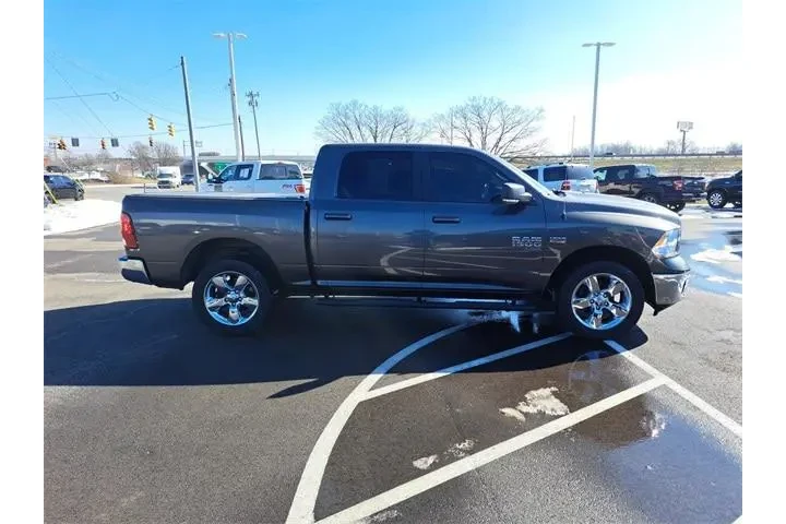 $17951 : Ram 1500 Classic 2019 4x4 SL image 6