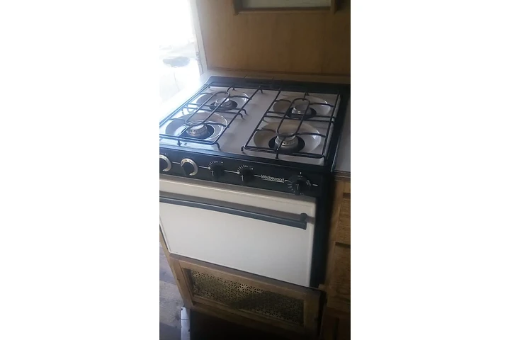 $6900 : 1FDKE30GXRHB027 image 10