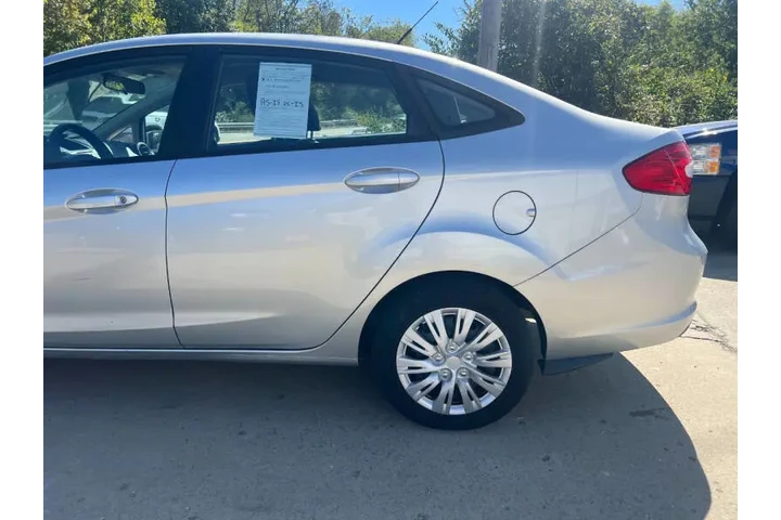$4295 : 2011 Fiesta SE image 9