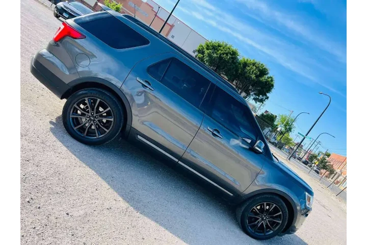$10499 : 2018 Explorer XLT image 6