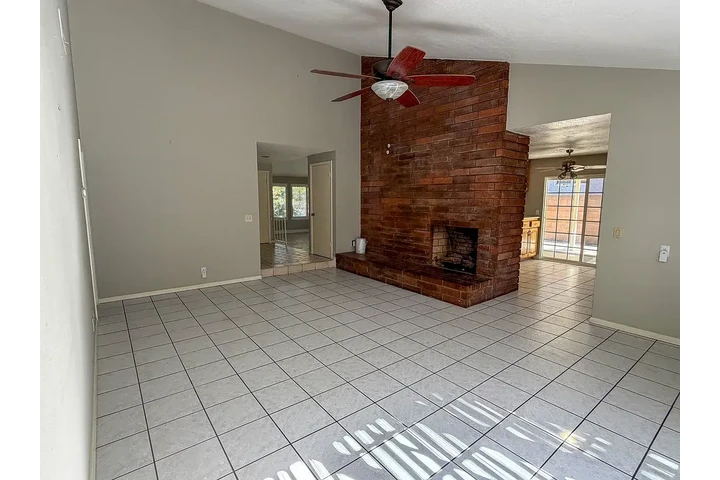 $1500 : Anaheim - 4 Bathroom image 5