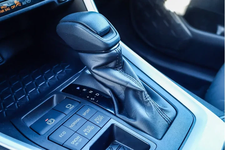 $29500 : Toyota RAV4 2024 AWD XLE 4dr image 9