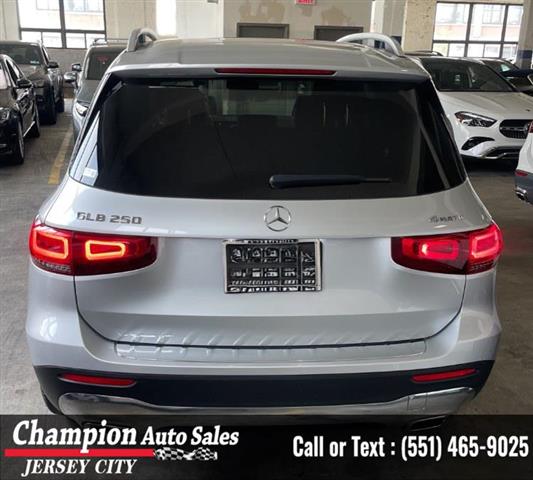 Used 2020 GLB GLB 250 4MATIC image 3