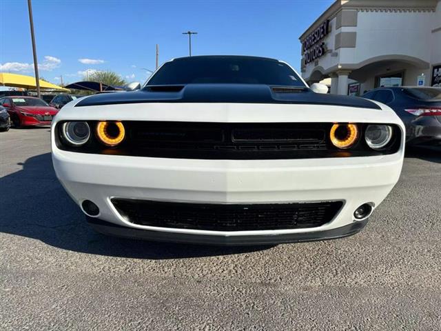 $19995 : Pre-Owned 2018 Challenger SXT image 3