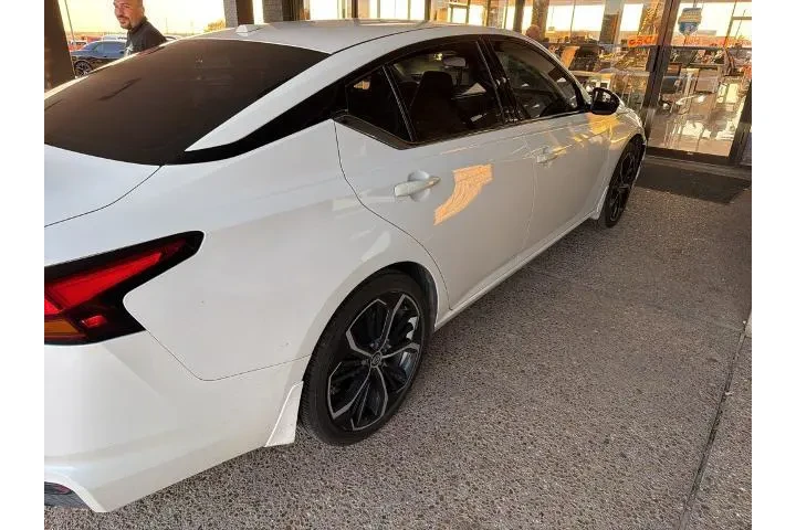 $21923 : Nissan Altima 2023 2.5 SR 4d image 5