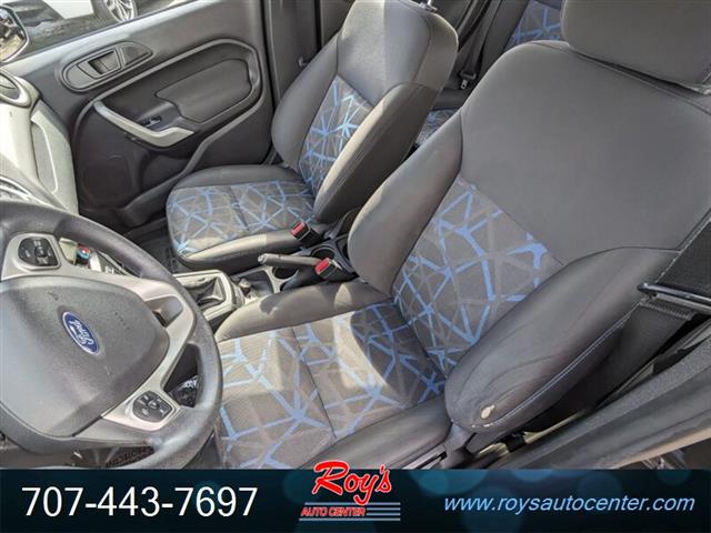 2011 Fiesta SE Hatchback image 9