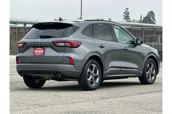 $19990 : Ford Escape 2023 ST-Line 4dr image 3