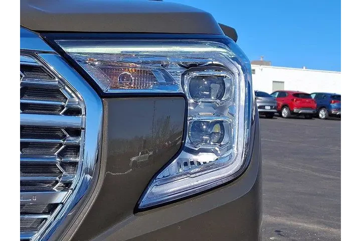 $29992 : GMC Terrain 2023 AWD Denali image 9