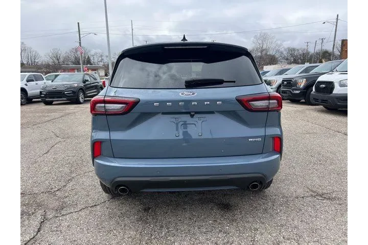 $24822 : Ford Escape 2024 AWD ST-Line image 5