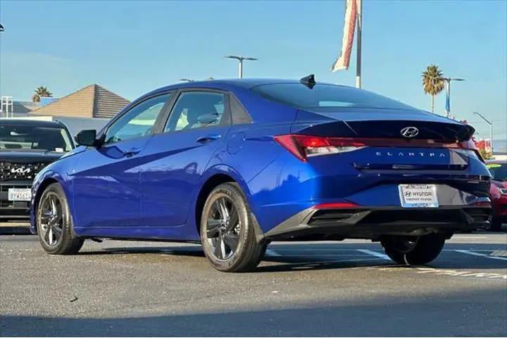 $18594 : Hyundai ELANTRA 2023 SEL 4dr image 5