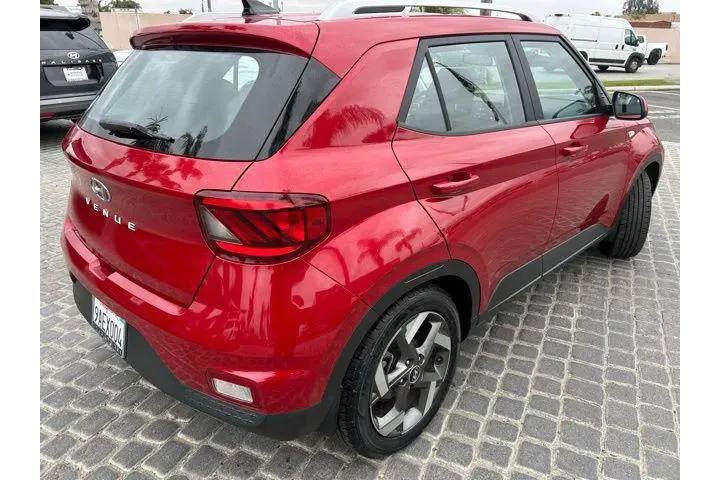 $16995 : Hyundai VENUE 2022 SEL 4dr C image 6