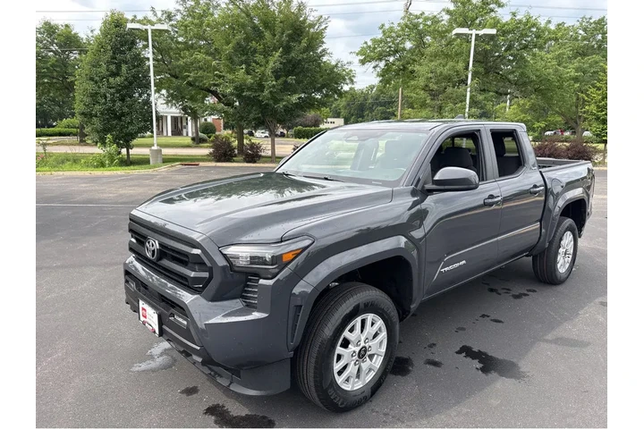 $37574 : Gold Certified2024 Tacoma SR5 image 9