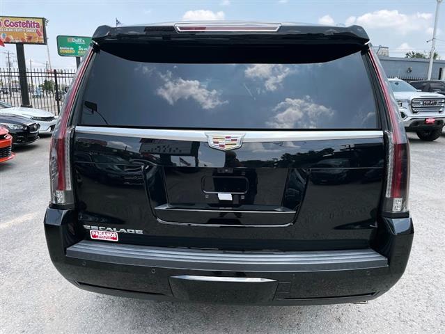 2017 Escalade 2WD 4dr Platinum image 4