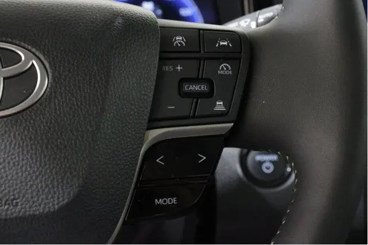 $39989 : Toyota Camry 2025 AWD XLE 4d image 10