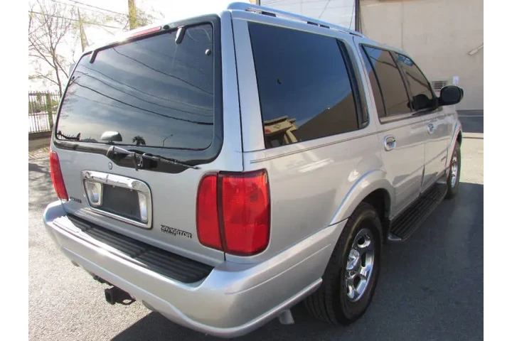 $7995 : 2000 Navigator image 5