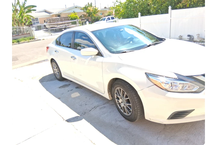 $8500 : 2016 nissan altima sv image 4