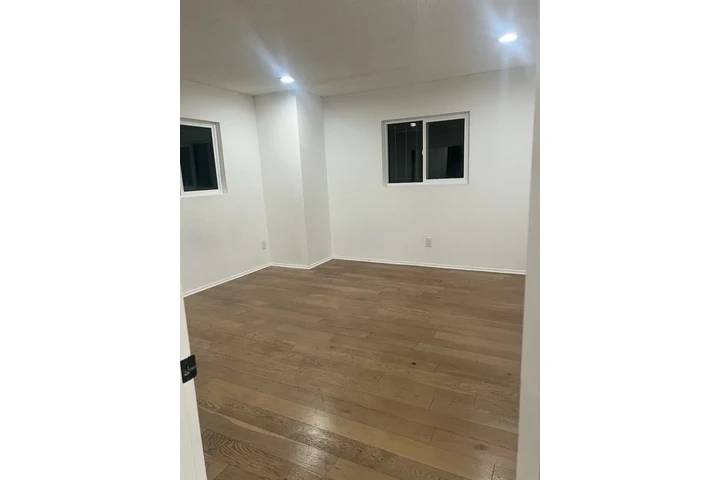 $3300 : Sara image 5