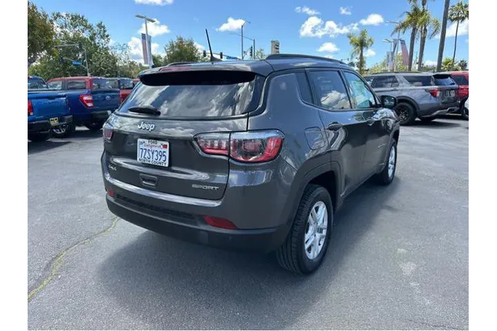 $14000 : Jeep Compass 2018 4x4 Sport image 6