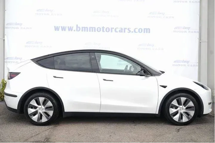 $22900 : Tesla Model Y 2021 AWD Long image 7