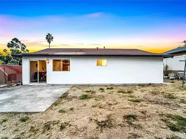 $1300 : Discover delightful home image 3