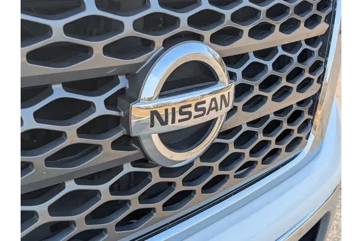 $24999 : Nissan Titan 2018 4x4 SV 4dr image 5