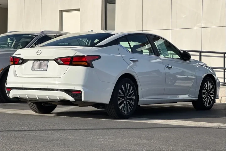 $20900 : Nissan Altima 2025 2.5 SV 4d image 3