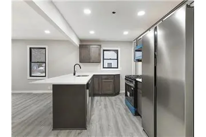 $1100 : Rental property with 2 bedro image 5