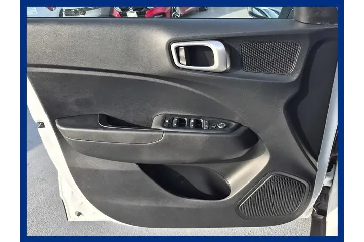 $15822 : Hyundai VENUE 2023 SE 4dr Cr image 10