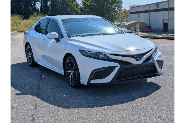 Toyota Camry 2023 SE 4dr Sed image 3