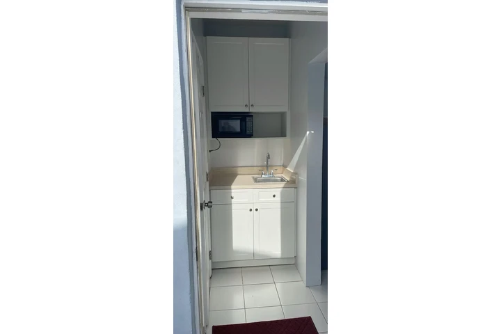 $1100 : Rento efficiency image 3