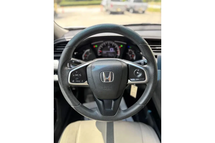 2017 Civic LX image 9