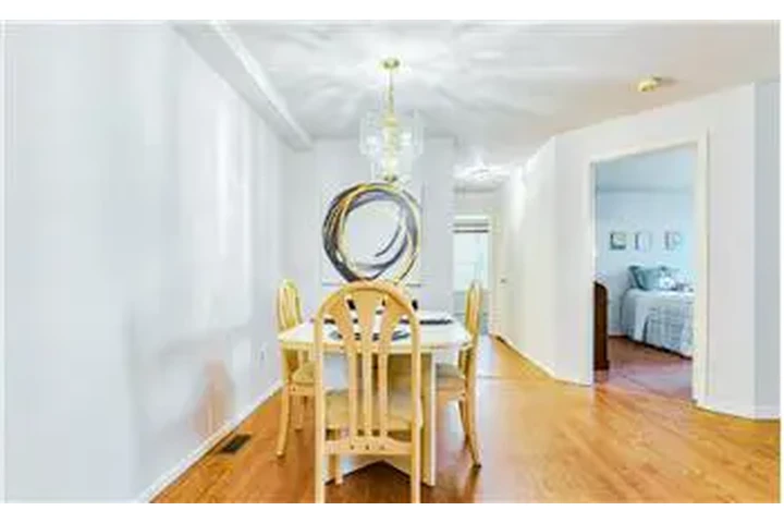 $2600 : Rental property with 2 bedro image 3