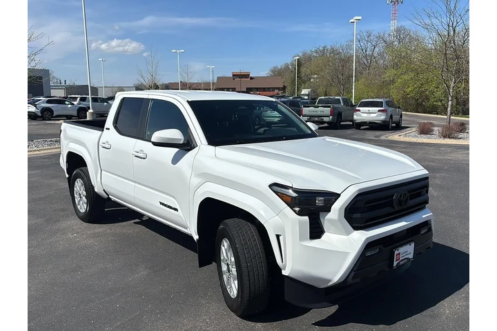 $40000 : Gold Certified 2024 Tacoma SR5 image 7
