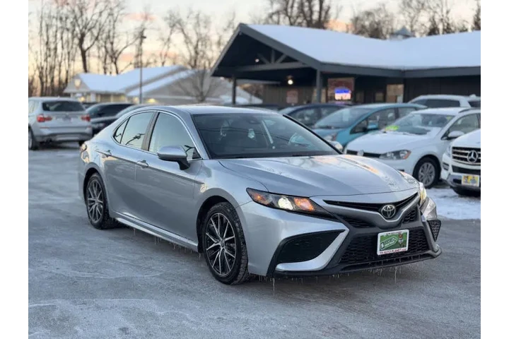 $19995 : 2021 Camry SE image 5