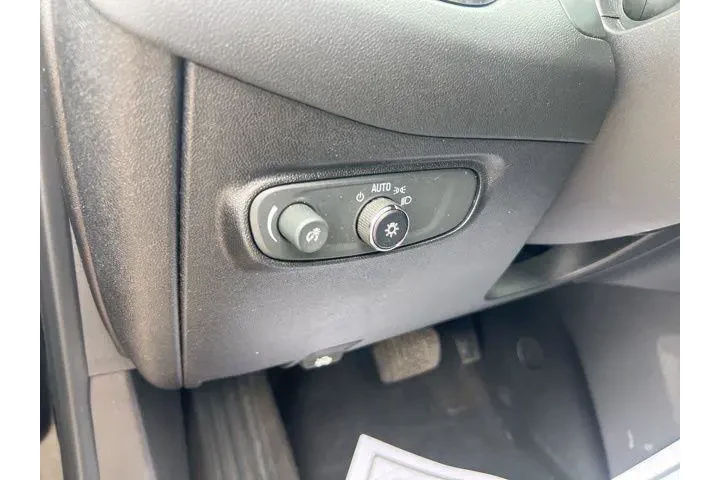 $10207 : Chevrolet Equinox 2018 4x4 L image 8