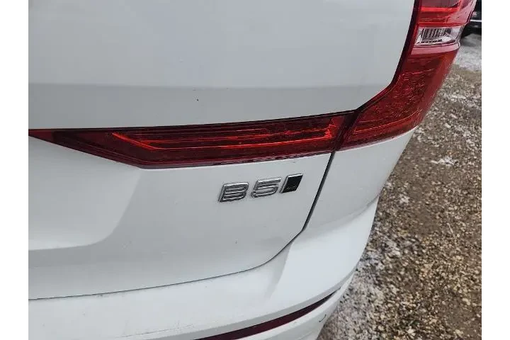 $20990 : Volvo XC60 2022 AWD B5 Momen image 7