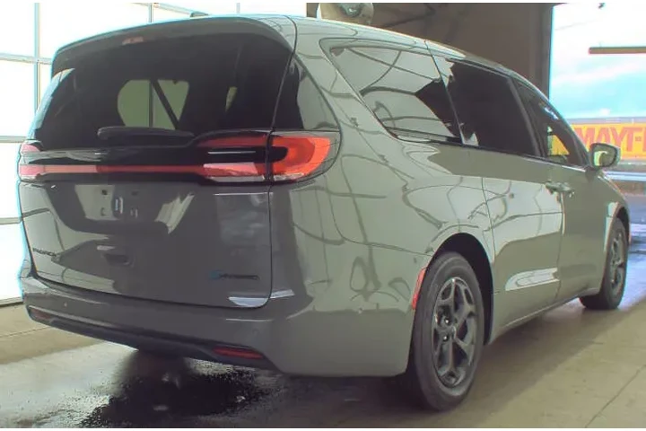 2022 Pacifica Hybrid Touring L image 4