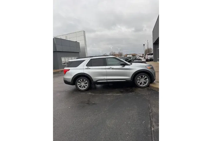 $27995 : Ford Explorer 2022 AWD XLT 4 image 3