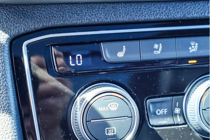 $25000 : Volkswagen Atlas Cross Sport image 6