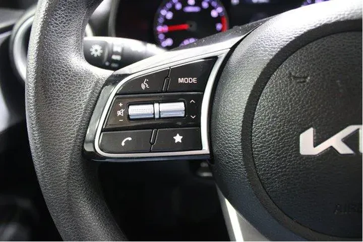 $18977 : Kia Forte 2024 LXS 4dr Sedan image 8