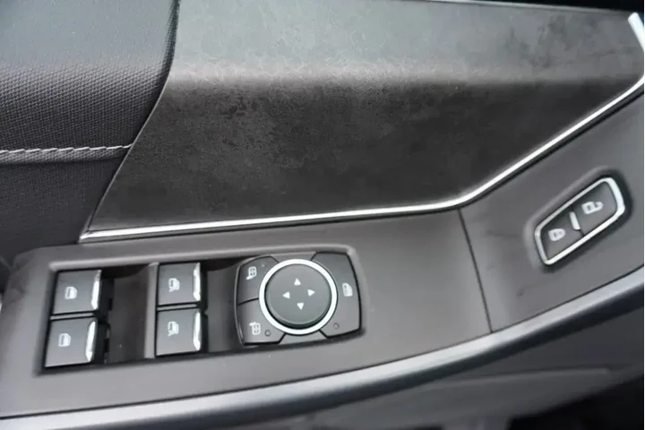 $39988 : Ford F-150 2024 4x2 XLT 4dr image 9