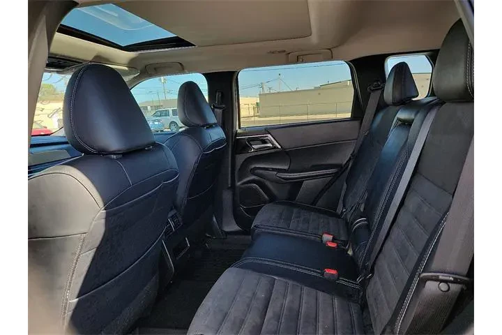 $28918 : Mitsubishi Outlander 2024 SE image 9