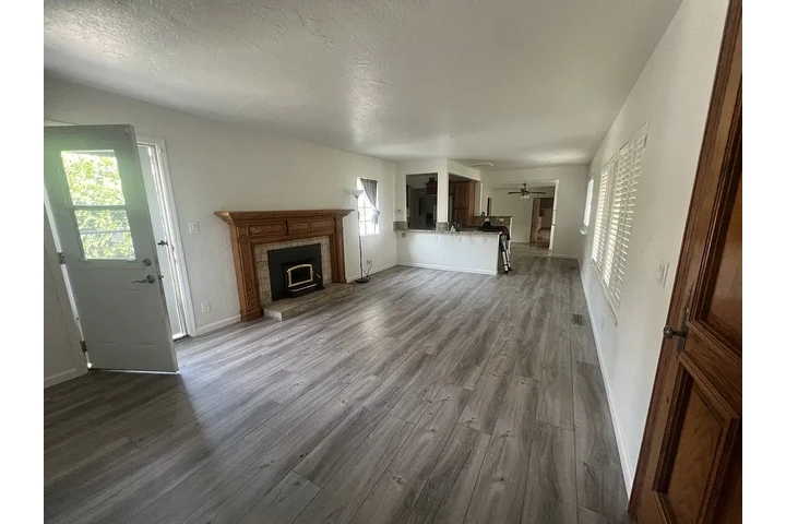 $1450 : 2/bed 1.5/bath Home for Rent image 3