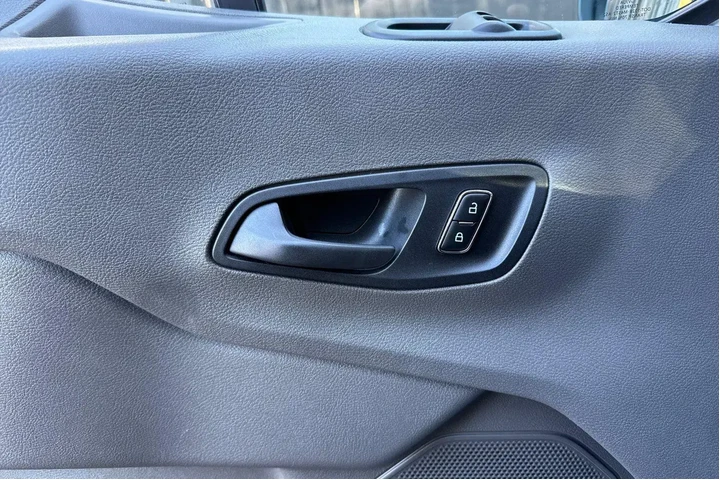 $31175 : Ford Transit 2023 250 3dr SW image 9