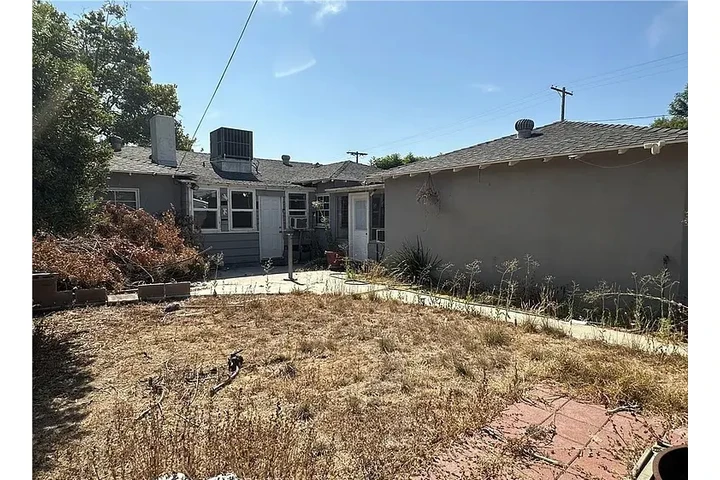$1300 : Located on a desirable corner image 6