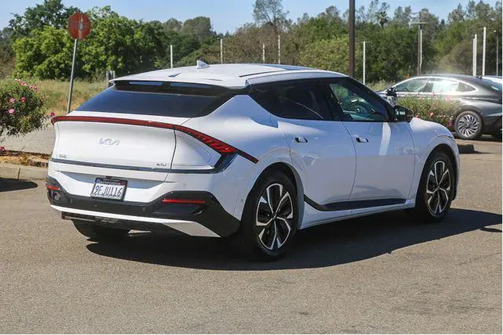 $26992 : Kia EV6 2023 GT-Line 4dr Cro image 5