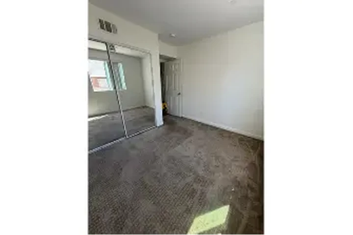 $925 : Renta de Cuarto con baño image 4